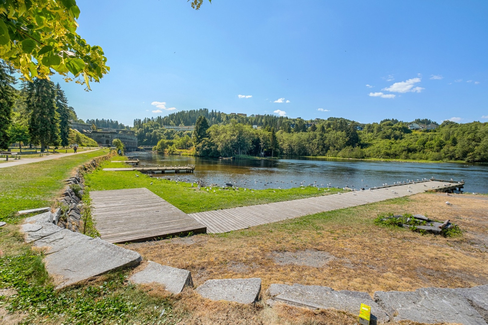 Flott parkanlegg ved Nedre Leirfoss Galleribilde
