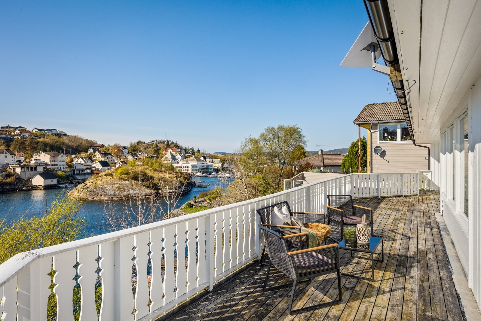 Altanen på husets vestside måler 35 m². Galleribilde