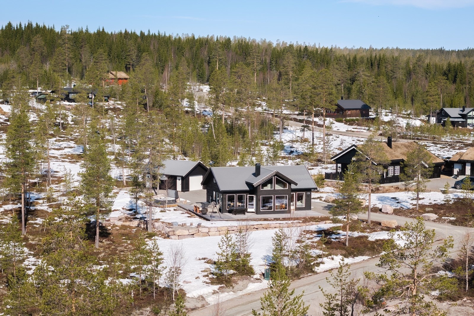 For alpinentusiaster er det kun ca 10 minutters kjøring til Stöten i Sverige og 24 minutter til Fulufjellet Alpinsenter. Galleribilde