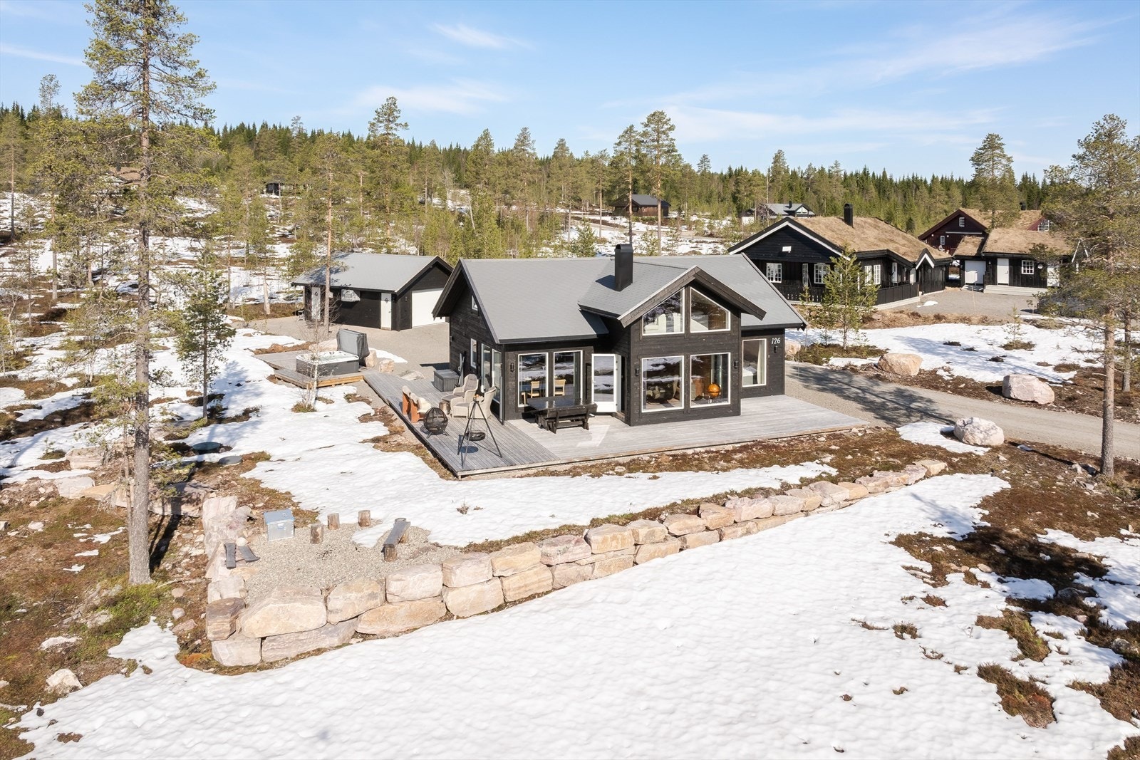 Herfra er det kort vei til flotte naturopplevelser, sommer som vinter. Galleribilde