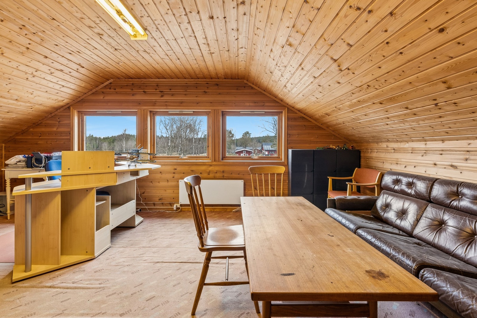 I driftsbygningens 2. etasje er det innredet kontor, arkivrom og spiserom. Galleribilde