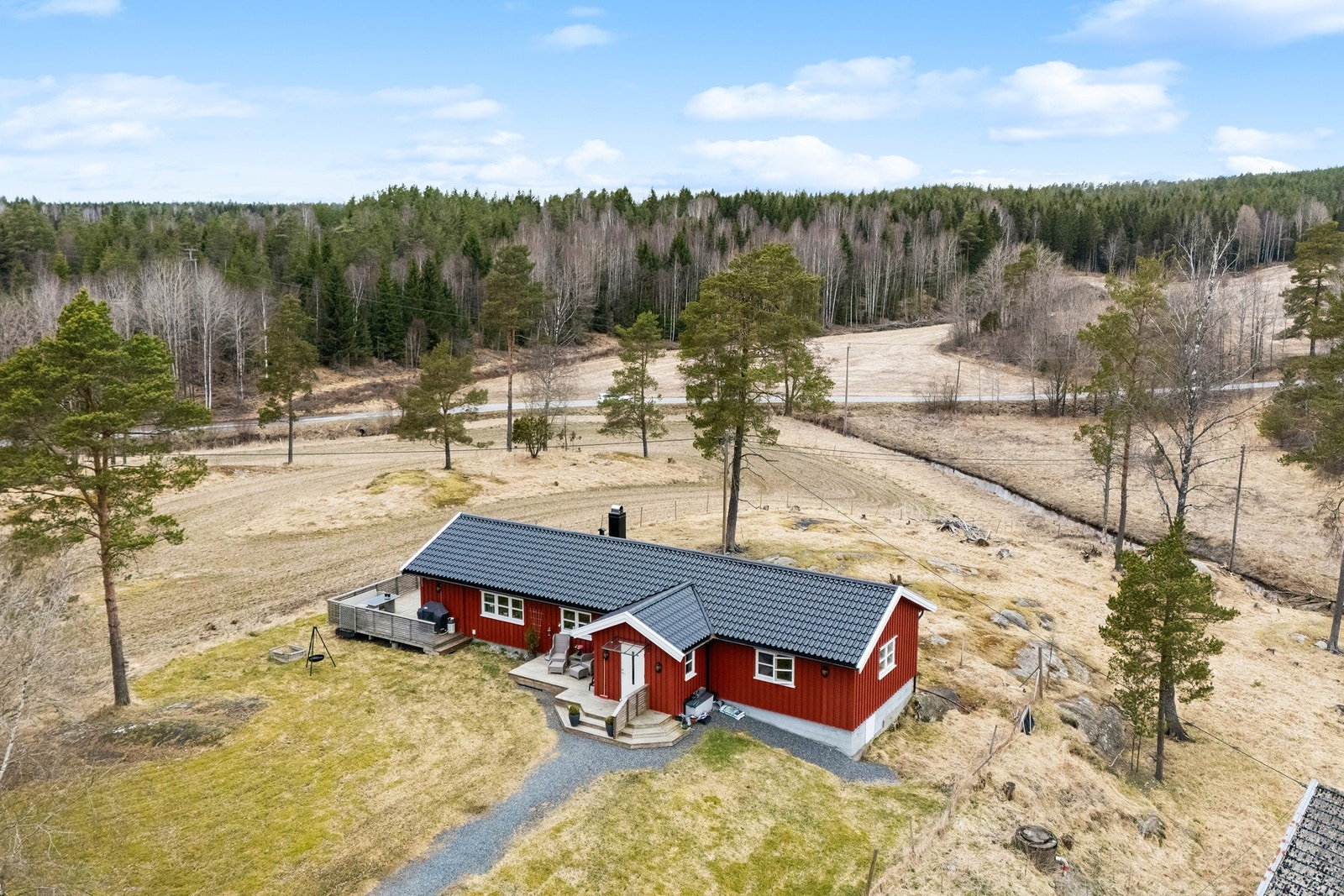 Kårboligen ligger i utkanten av tunet, og er solid oppusset de siste 10 årene. Galleribilde