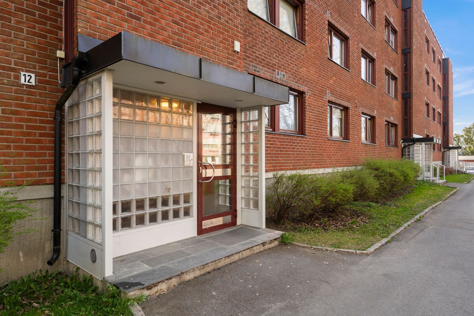 For barnefamilier er det kort vei til både Trosterud barneskole og Haugerud ungdomsskole, Galleribilde
