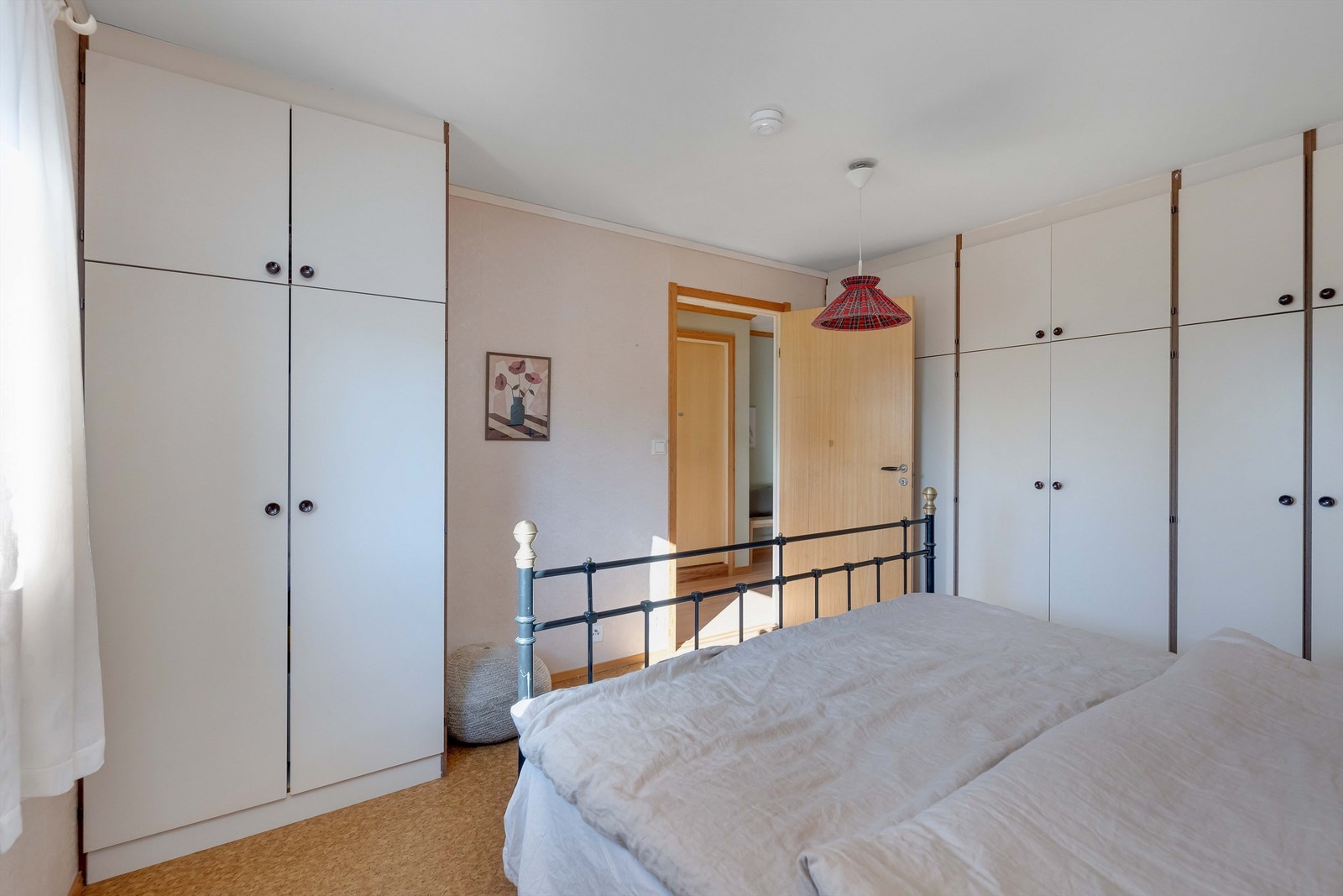 Hovedsoverom med gode lagringsmuligheter. Galleribilde