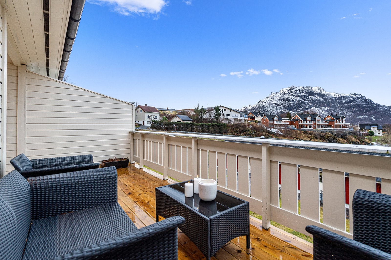 Veranda i 1. etasje (13 kvm). Galleribilde