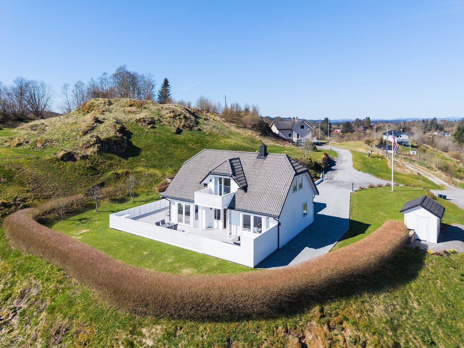 Her ligger man stille og fredelig til med naturen som nærmeste nabo. Galleribilde