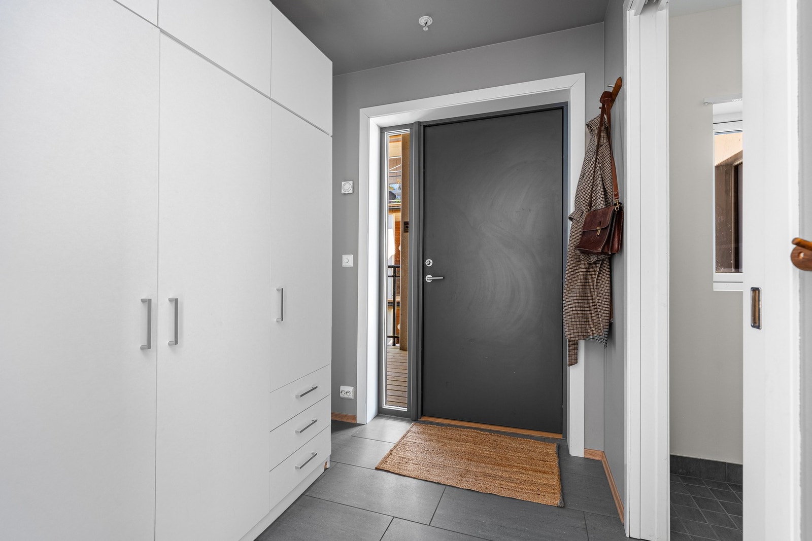 - Velkommen inn | Fast garasjeplass i lukket anlegg og heis opp til aktuelle etasje/leilighet - Galleribilde