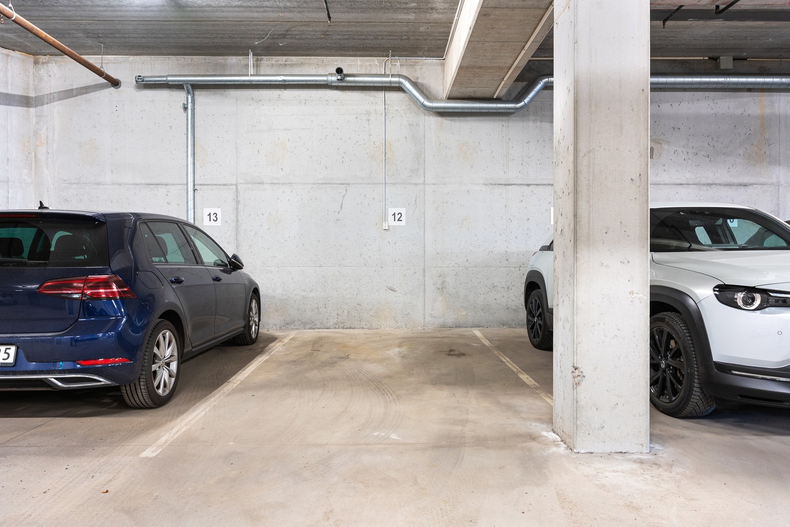 - Egen fast parkeringsplass i lukket garasjeanlegg | Det er mulighet for å installere lader til el-bil om ønskelig - Galleribilde