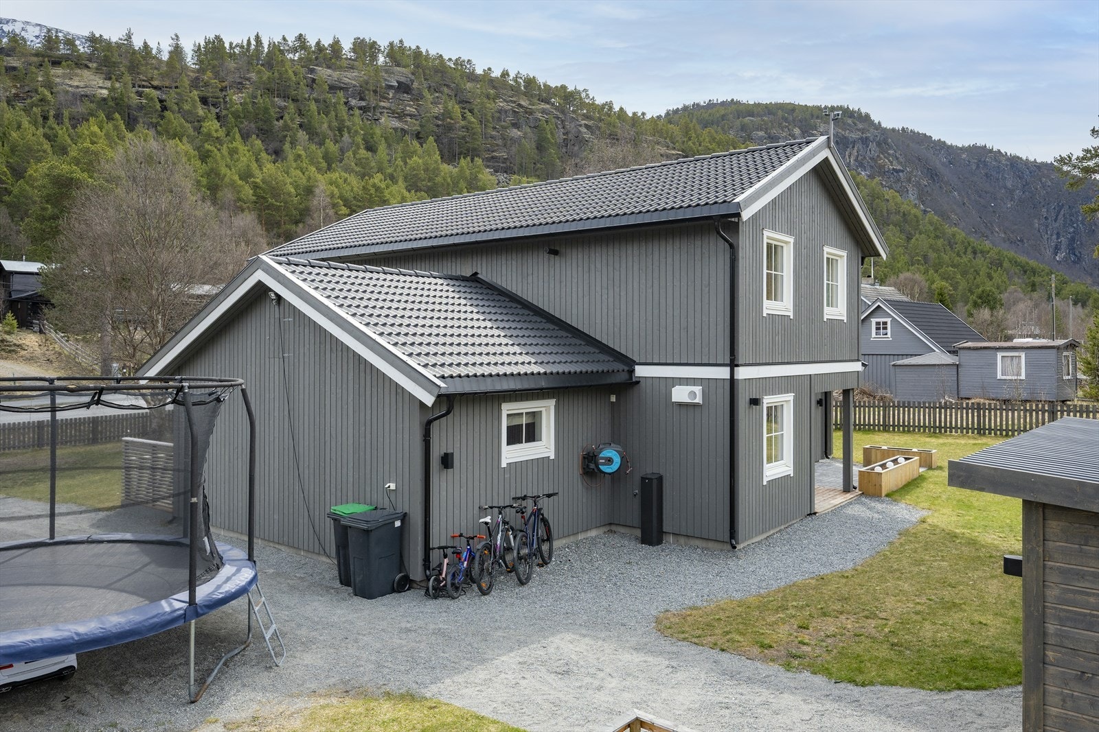 I tillegg god plass til trampoline mm. Galleribilde