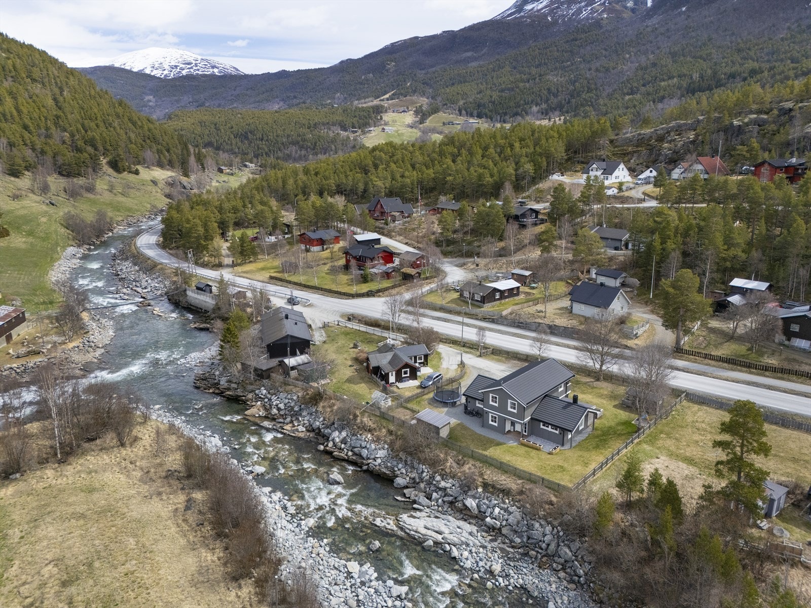Her bor man med nærhet til flere store og kjente fjellområder. Galleribilde