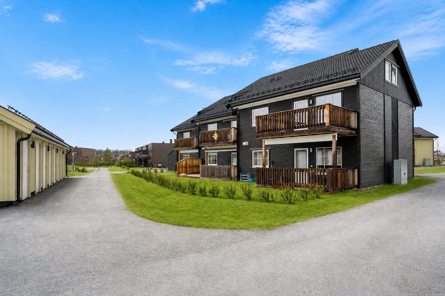 Velkommen til Torvstrøvegen 9C sentralt i Nannestad! Bildet er digitalt omgjort til sommer. Avvik kan forekomme. Galleribilde