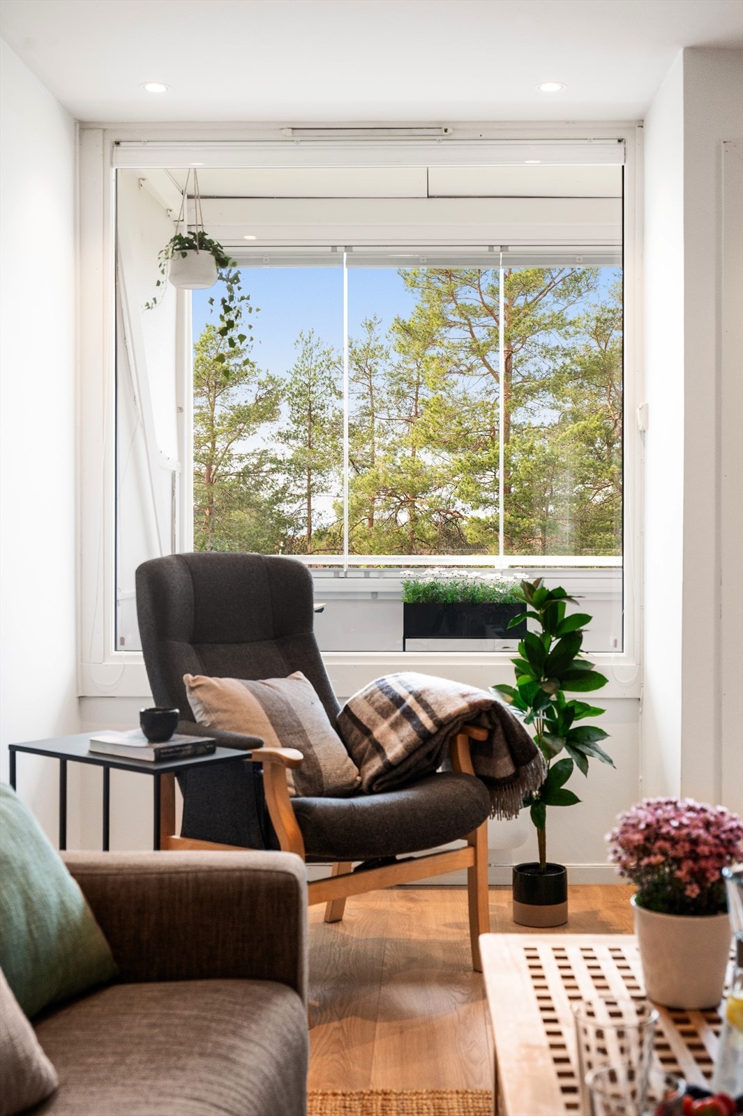 Fra stuen er det utgang til en vestvendt balkong med skjermet innsyn. Galleribilde