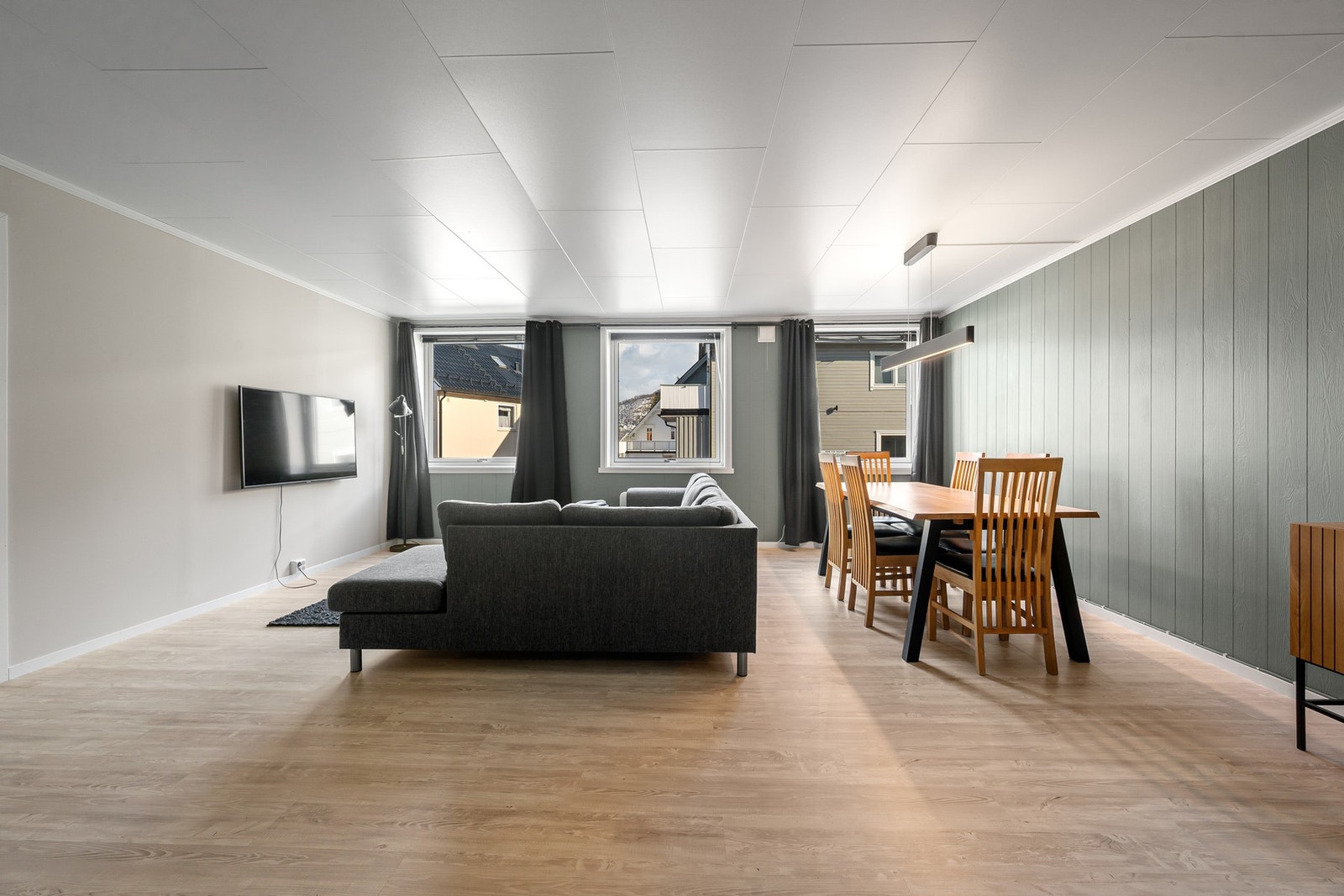 Leiligheten er lys og åpen med god plass til møblering Galleribilde