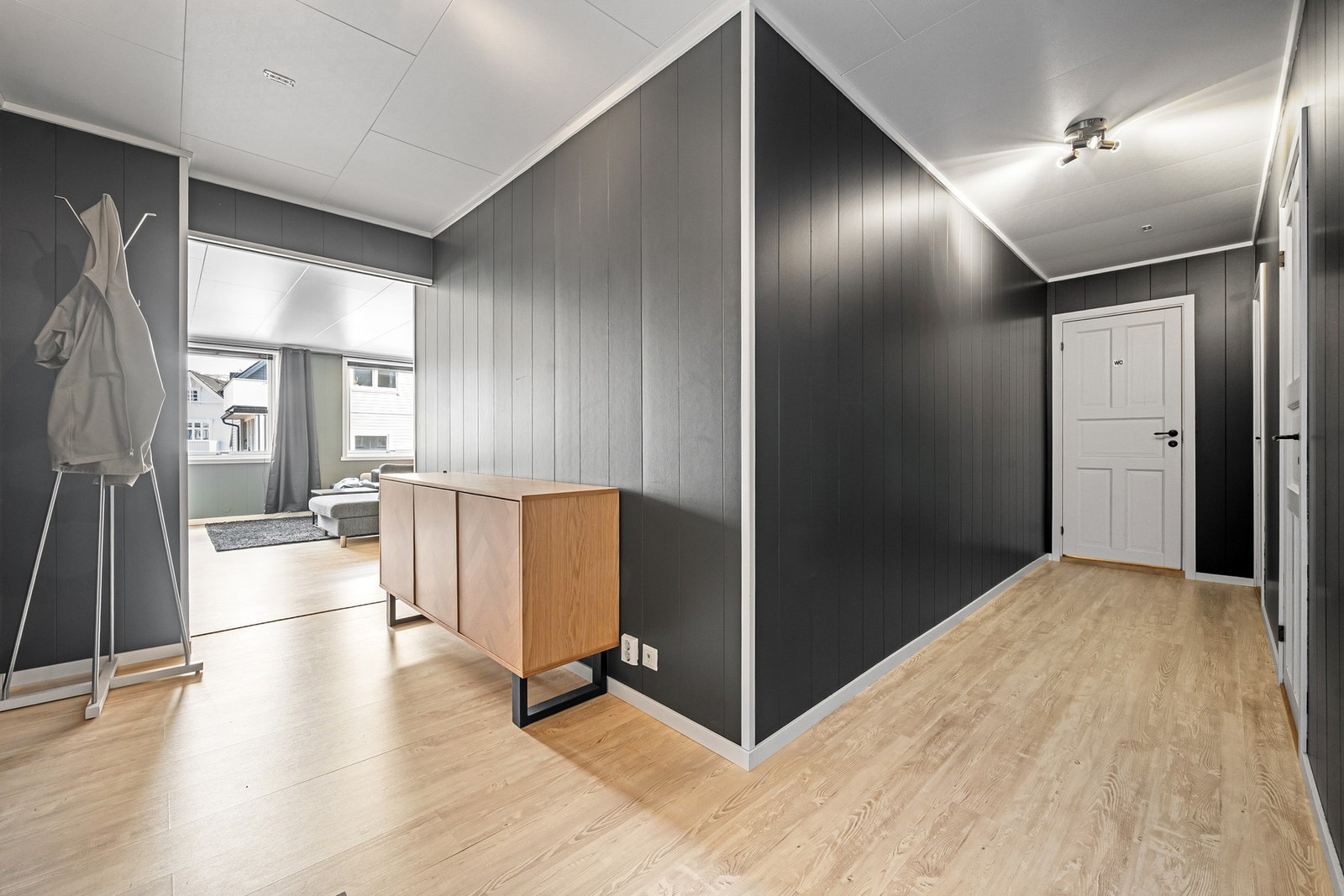 Romslig gang Galleribilde