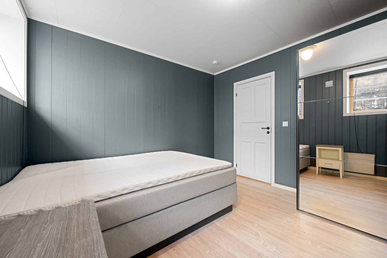 Innebygd skyvedørsgarderobe Galleribilde