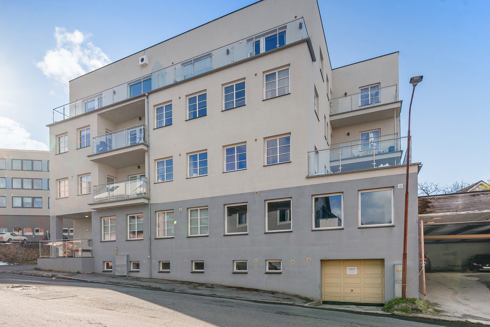 Selveierleilighet med 3 soverom og meget sentral beliggenhet i byen i rolig gate Galleribilde