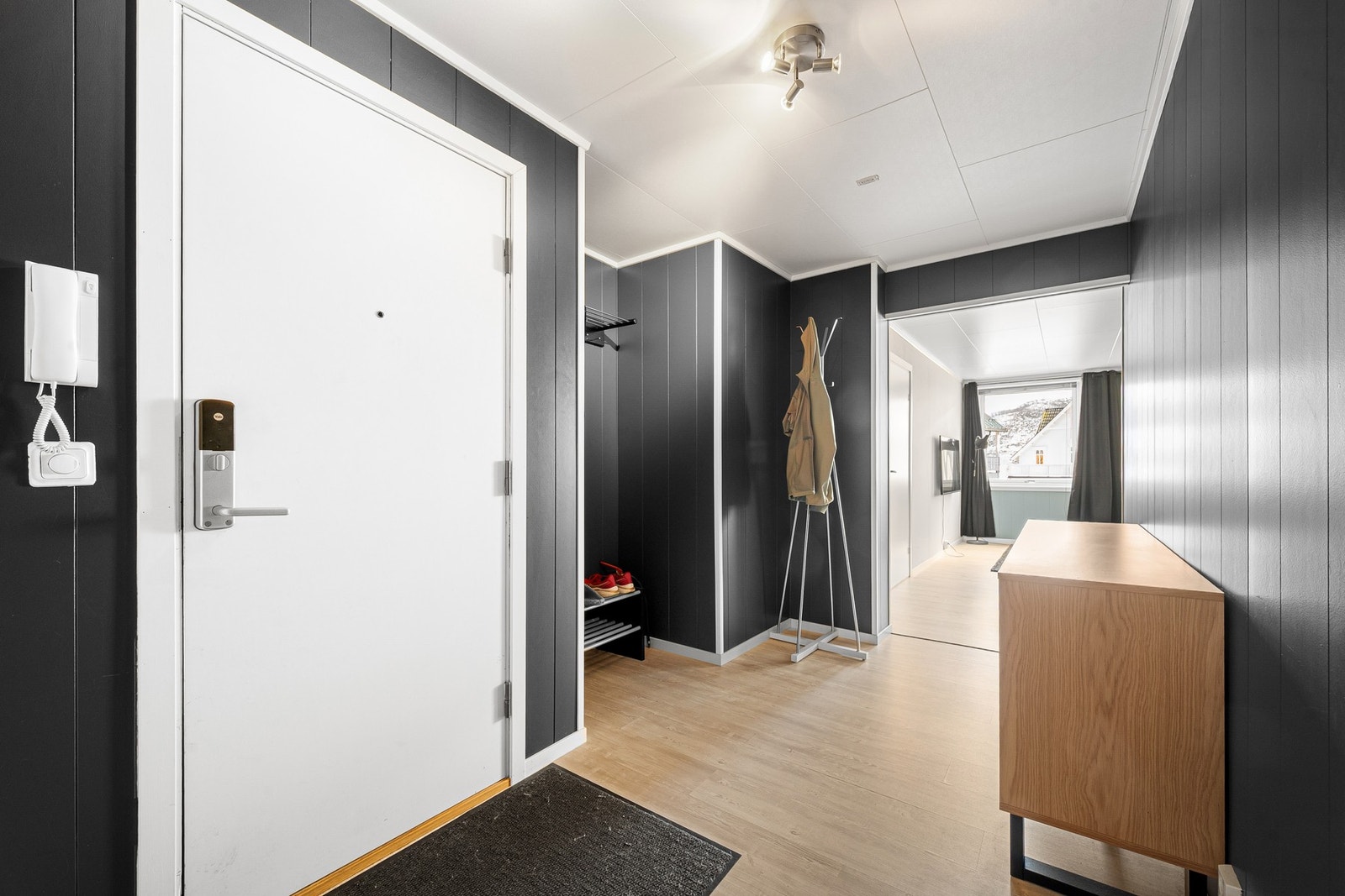 Inngangsdør med elektronisk kodelås Galleribilde