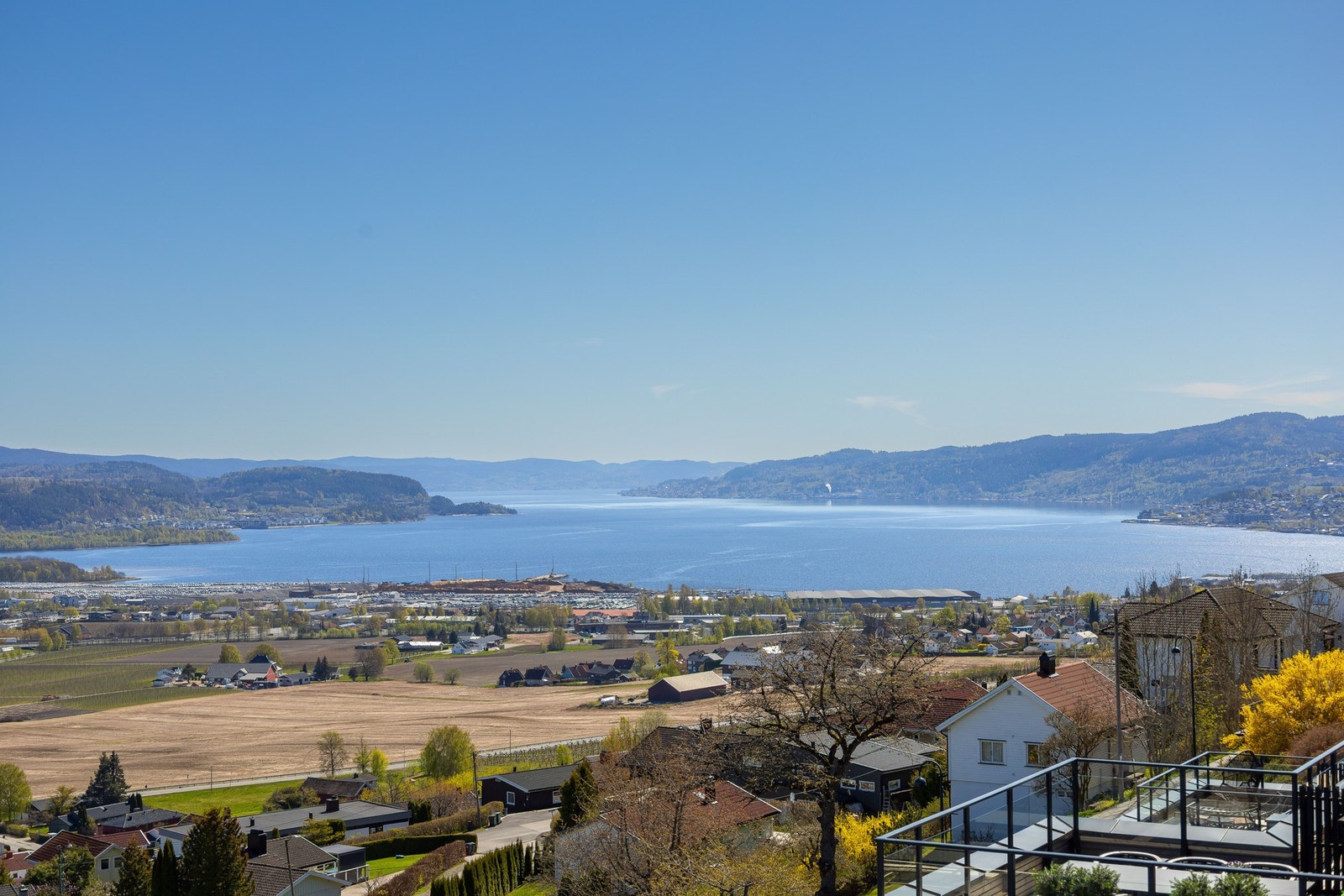 Utsikt mot Drammensfjorden. Galleribilde