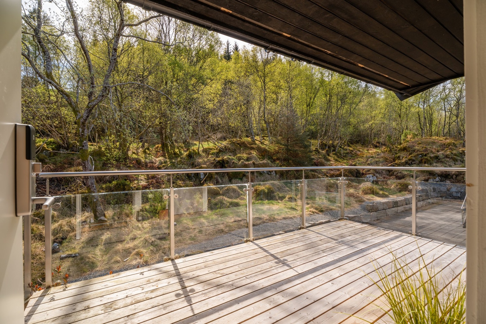 Flott uteområde på baksiden av boligen. Galleribilde