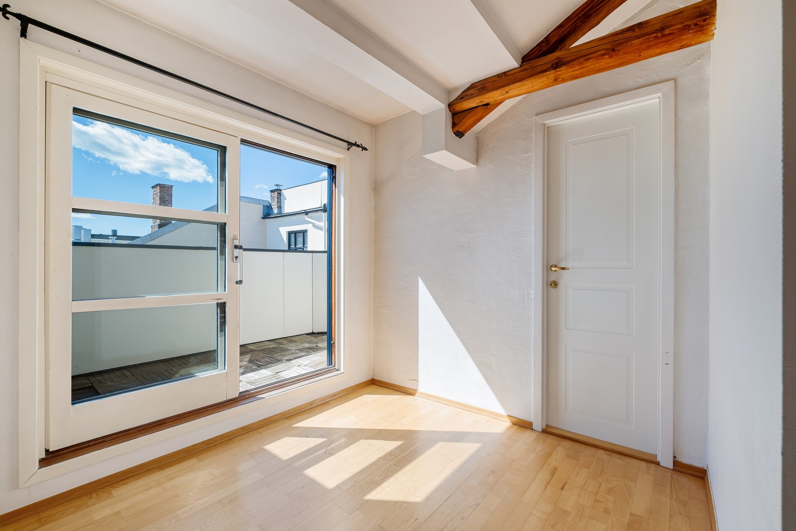 Fra stuen har man adkomst til en herlig terrasse på 6 kvm. Galleribilde