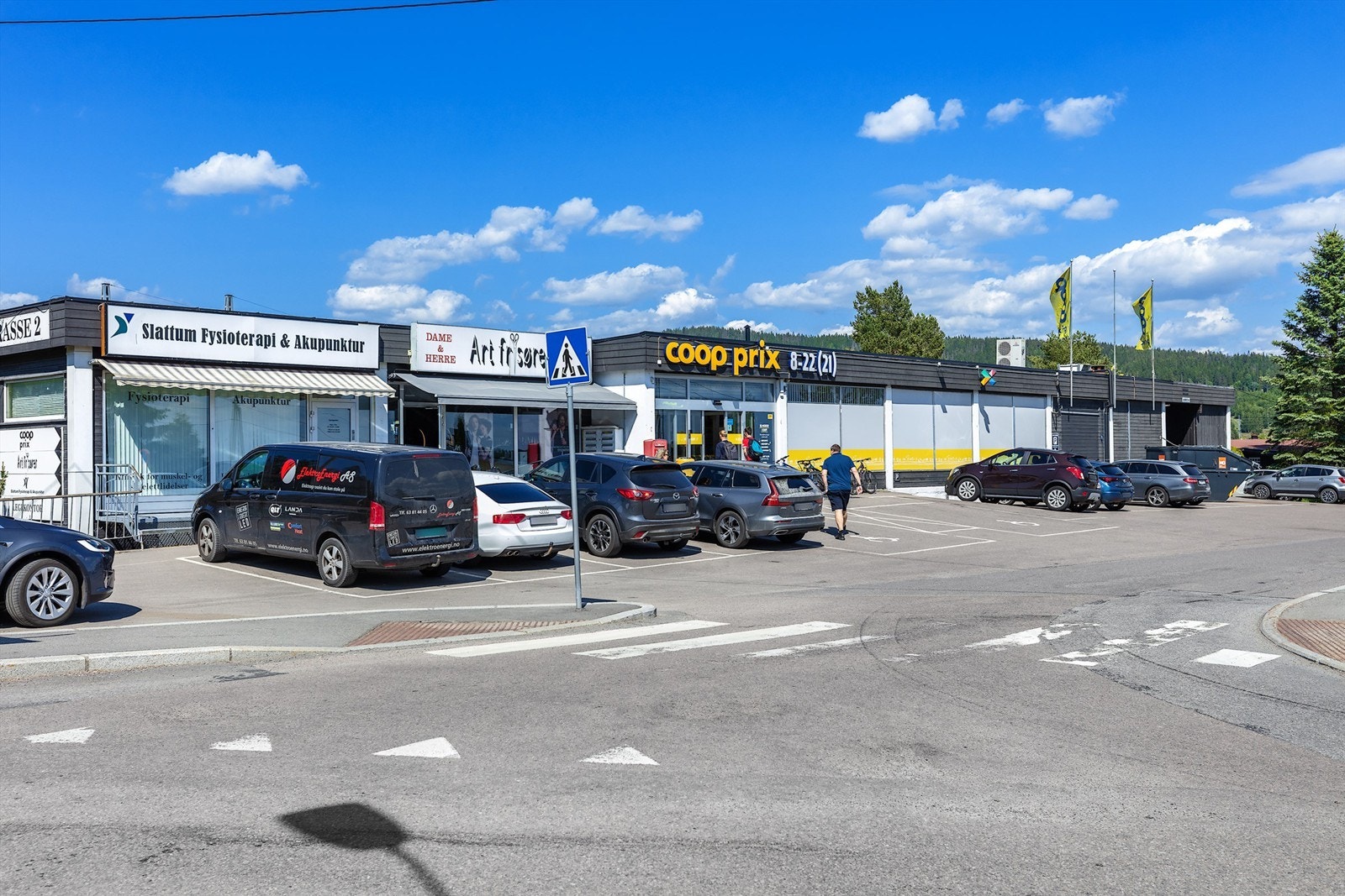 Dagligvarehandelen kan gjøres på Coop Prix Slattum, kun en kort spasertur
unna. Galleribilde