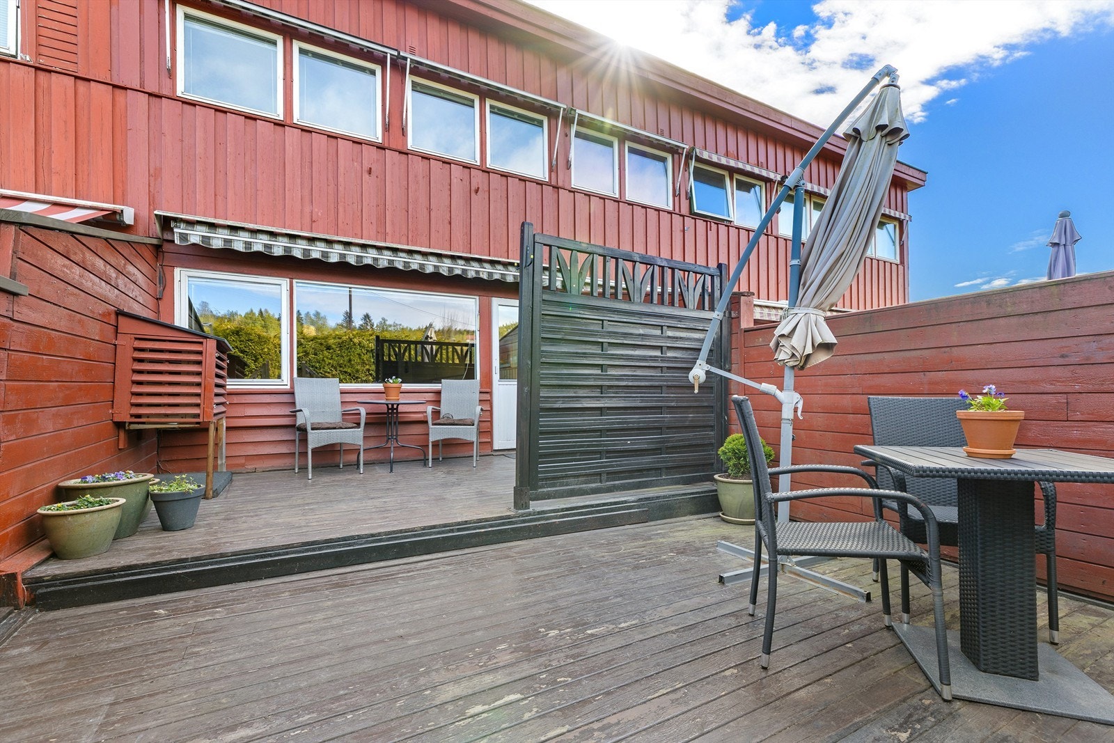 Her er det rikelig med plass for utemøbler, grill og beplantning. Galleribilde