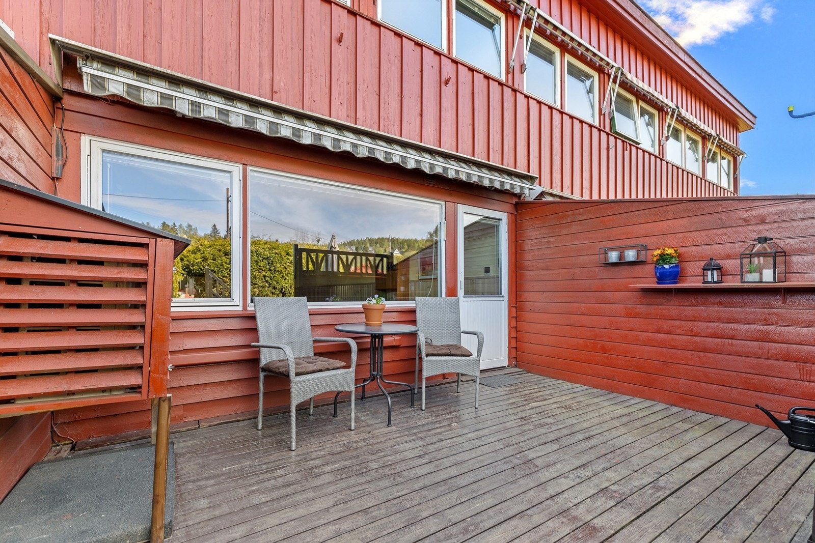 Den vestvendte terrassen er på til sammen 25 m² og går over to plan. Galleribilde