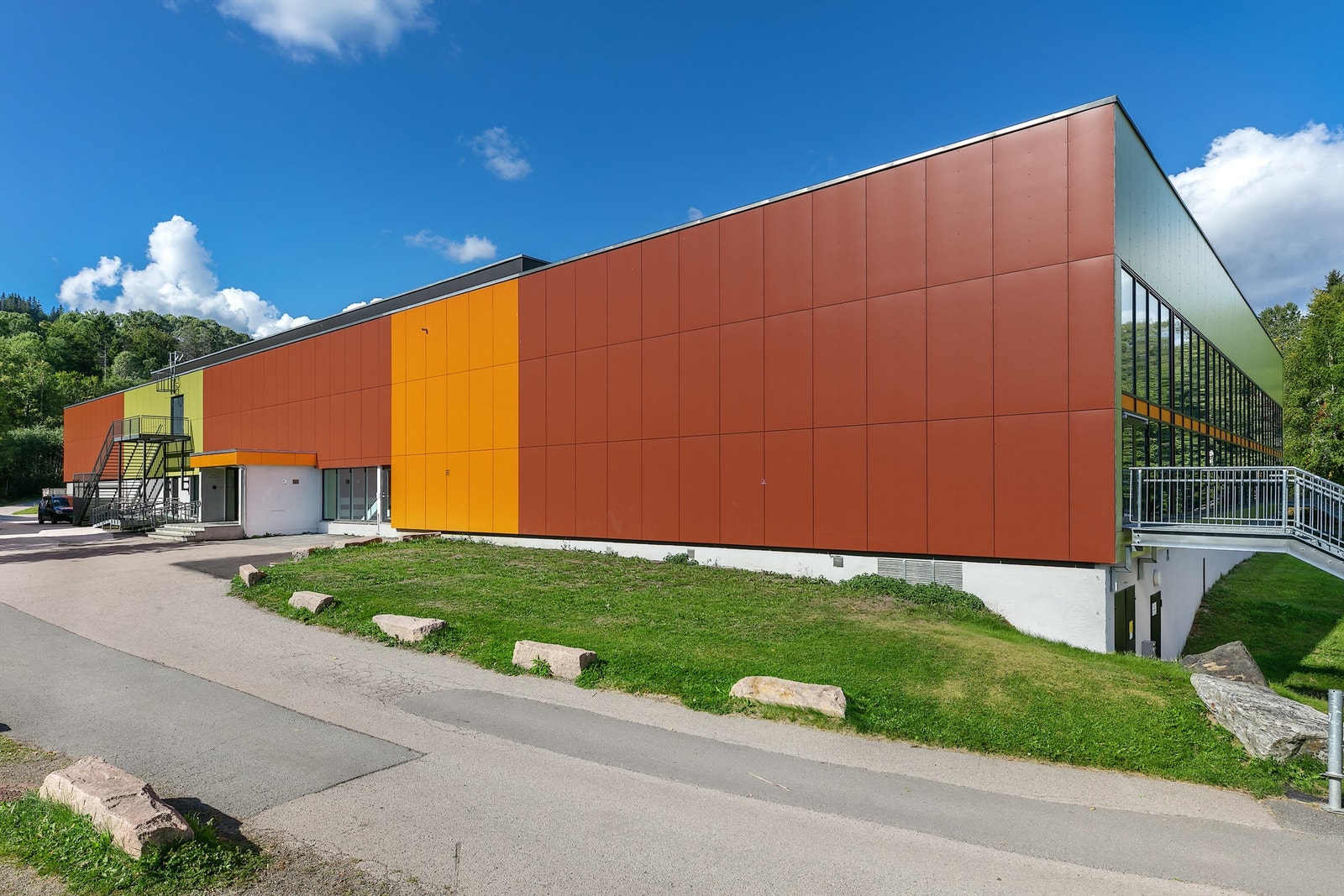 Lihallen ligger i nærheten og tilbyr et godt utvalg av fritidsaktiviteter. Galleribilde