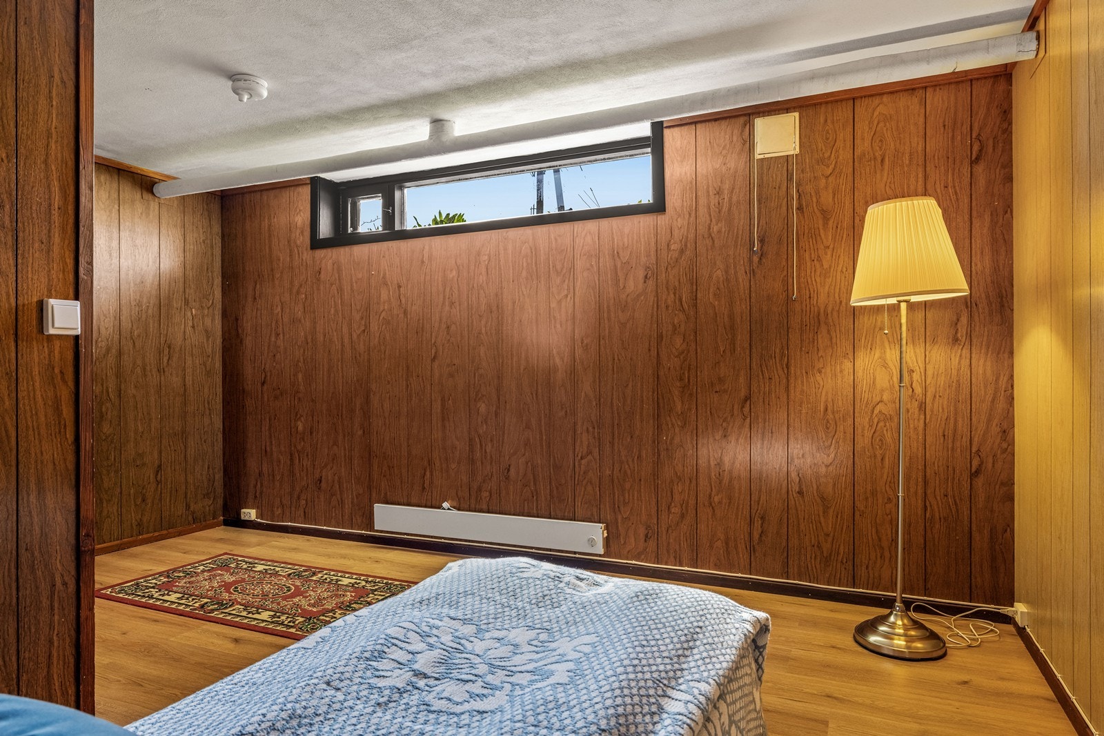 Dette rommet ligger under terrenget, og veggene er foret ut i trekonstruksjoner. Galleribilde
