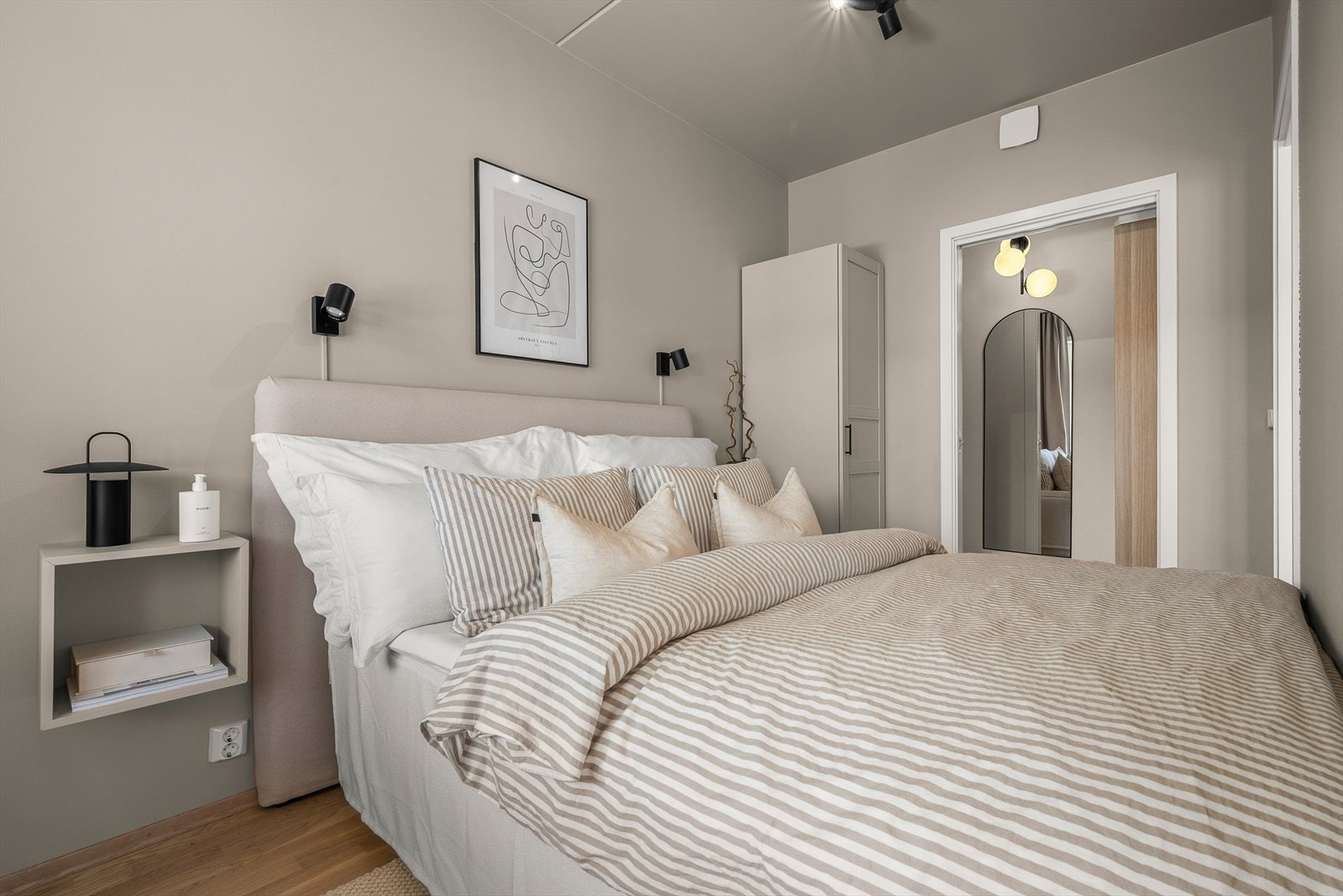 Videre inn fra soverommet finner vi bod på 2 m². Galleribilde