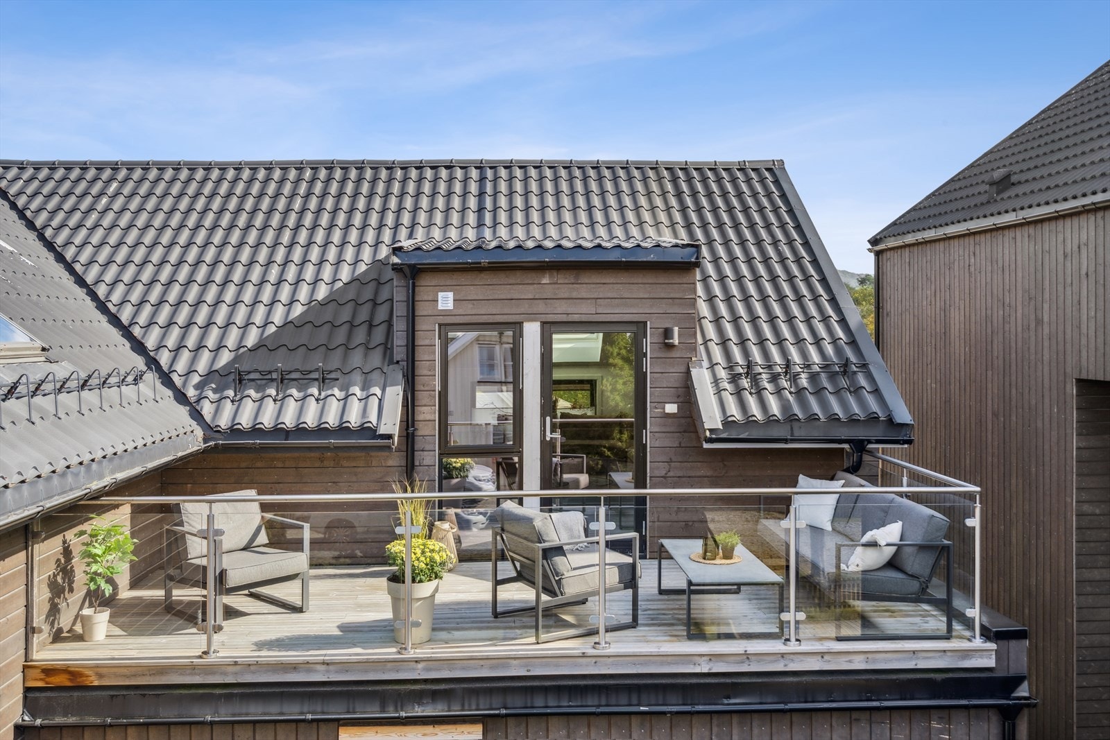 Skjermet uteplass som er solrik Galleribilde