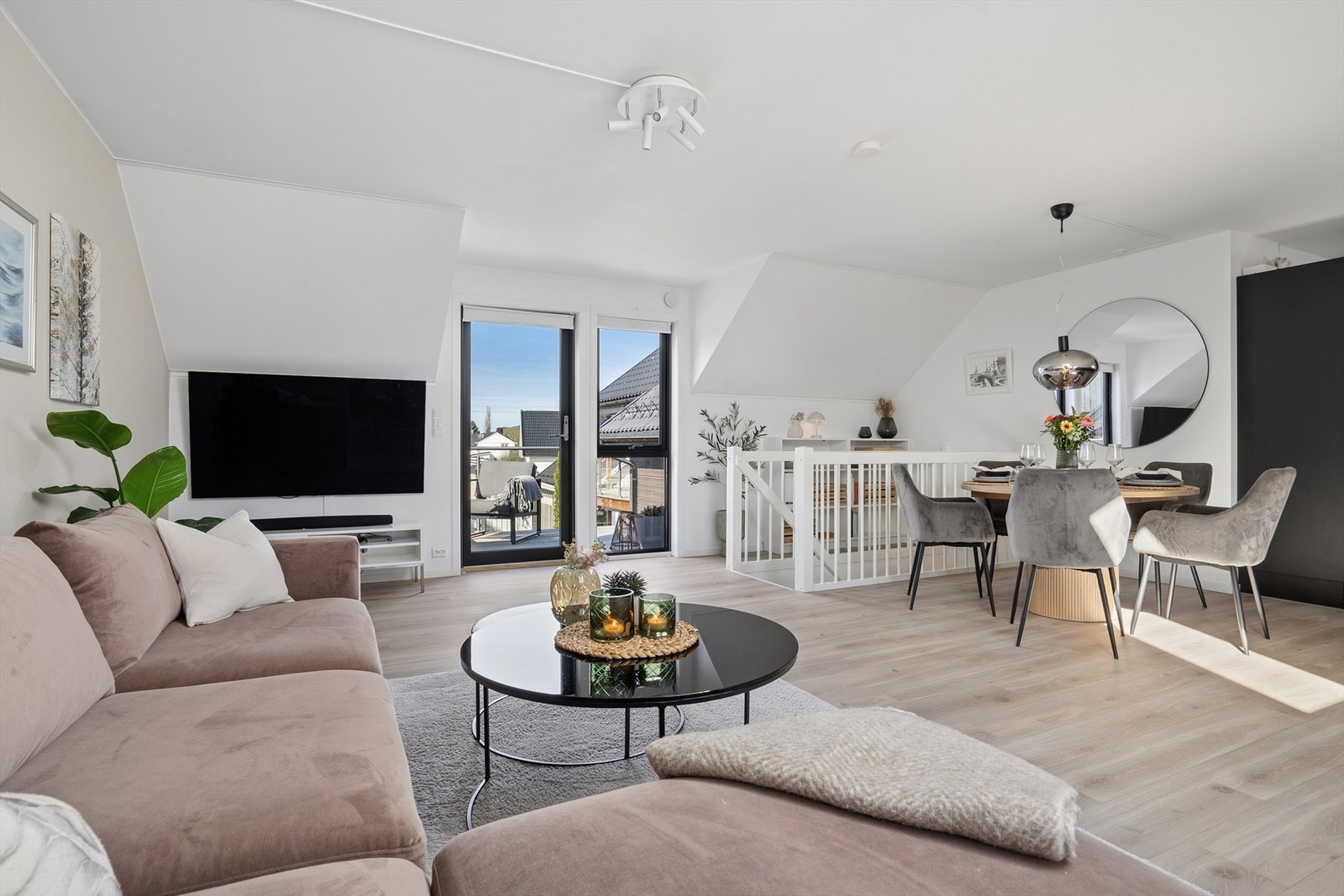 DNB Eiendom v/ Maria Stokkan har gleden av å presentere Nordregata 13C! En nydelig 4-roms leilighet med carport. Galleribilde