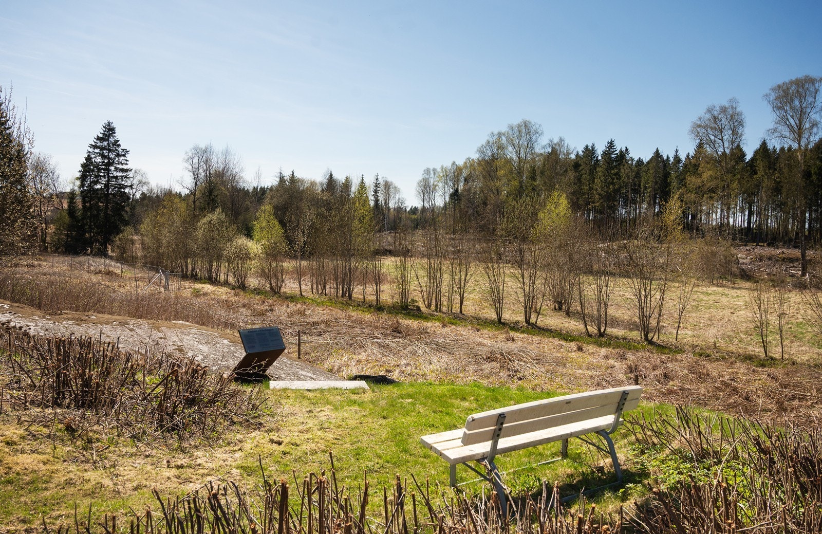 Området anses som meget trivelig med umiddelbar nærhet til skog og mark. Galleribilde