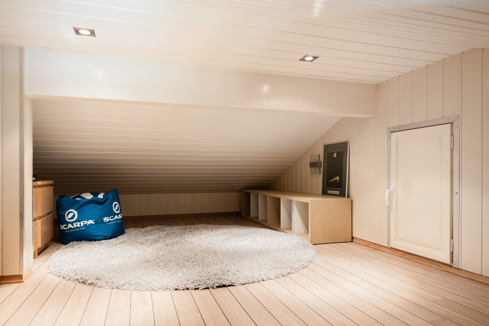 Fra soverommet på 7m² er oppgang til hems. Galleribilde