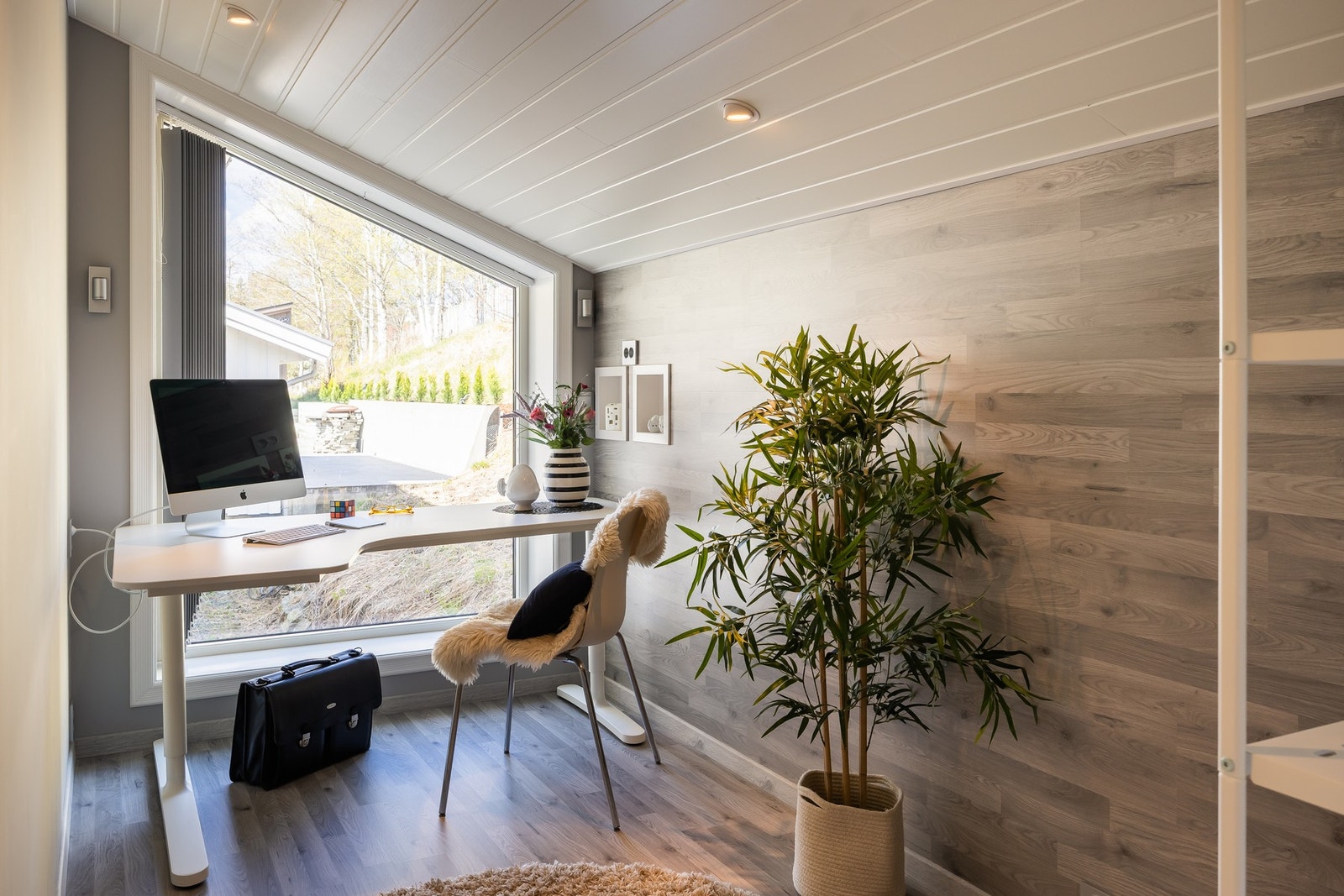 Soverommet på 15m² har adkomst til eget garderoberom eller kontor. Galleribilde