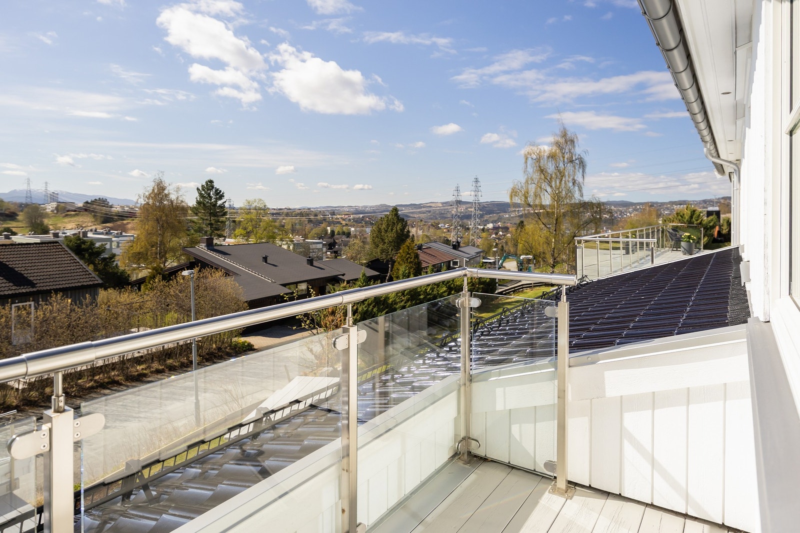 Soverom 1 har utgang til luftebalkong. Galleribilde