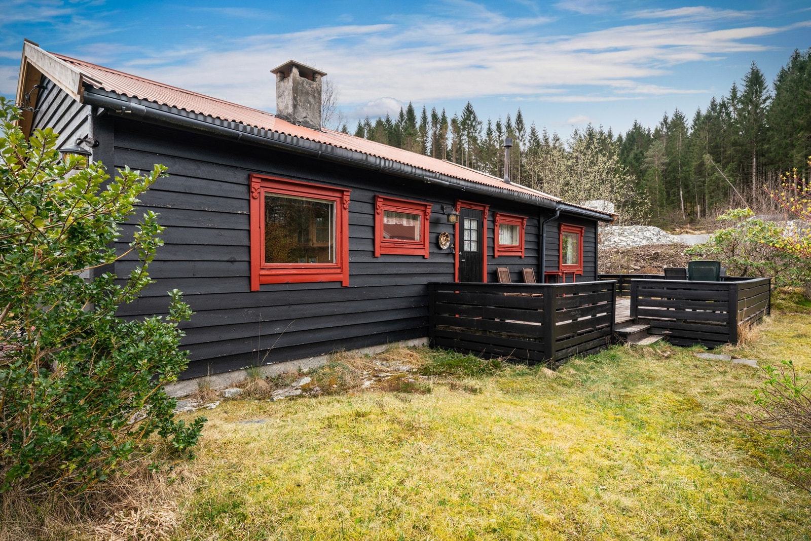 Flat og fin tom med hytte anneks og sportsbod. Galleribilde