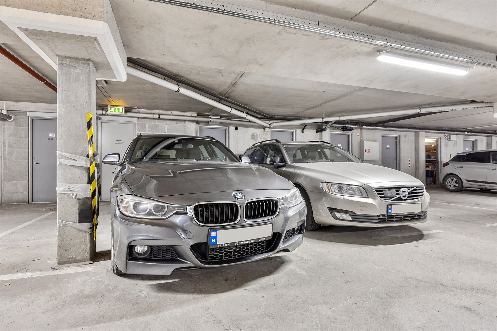 Leiligheten disponerer en fast garasjeplass og en bod. Det er tilrettelagt for installasjon av elbillader. Galleribilde