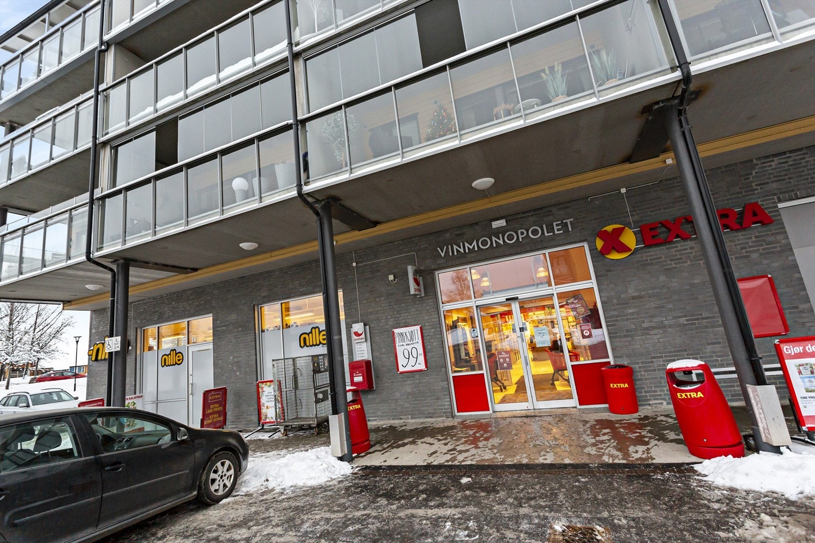 Dagligvarehandel er enkelt med både Coop Extra og Vinmonopolet i umiddelbar nærhet. Galleribilde