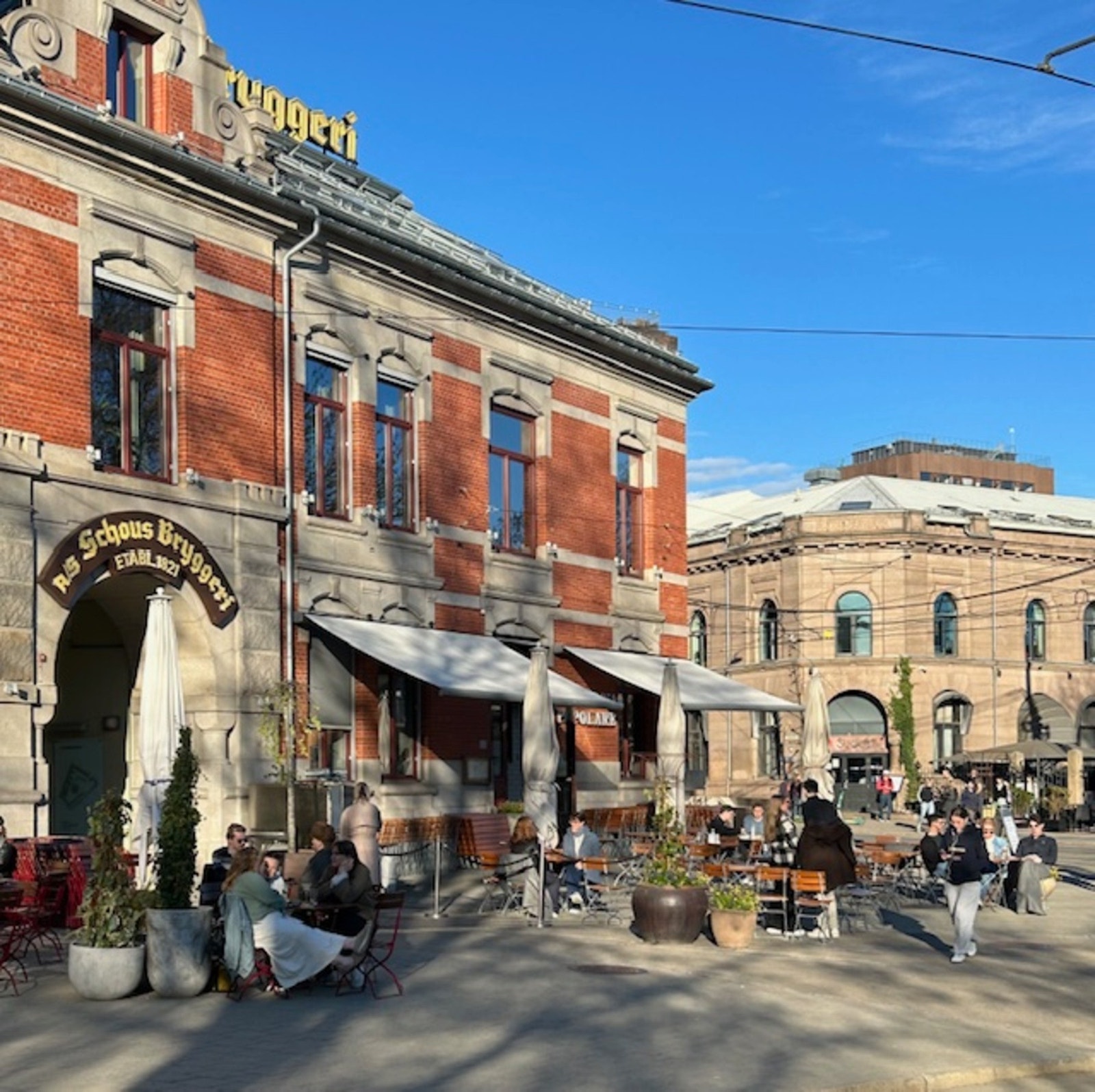 Uteservering perfekt på varme dager. Galleribilde