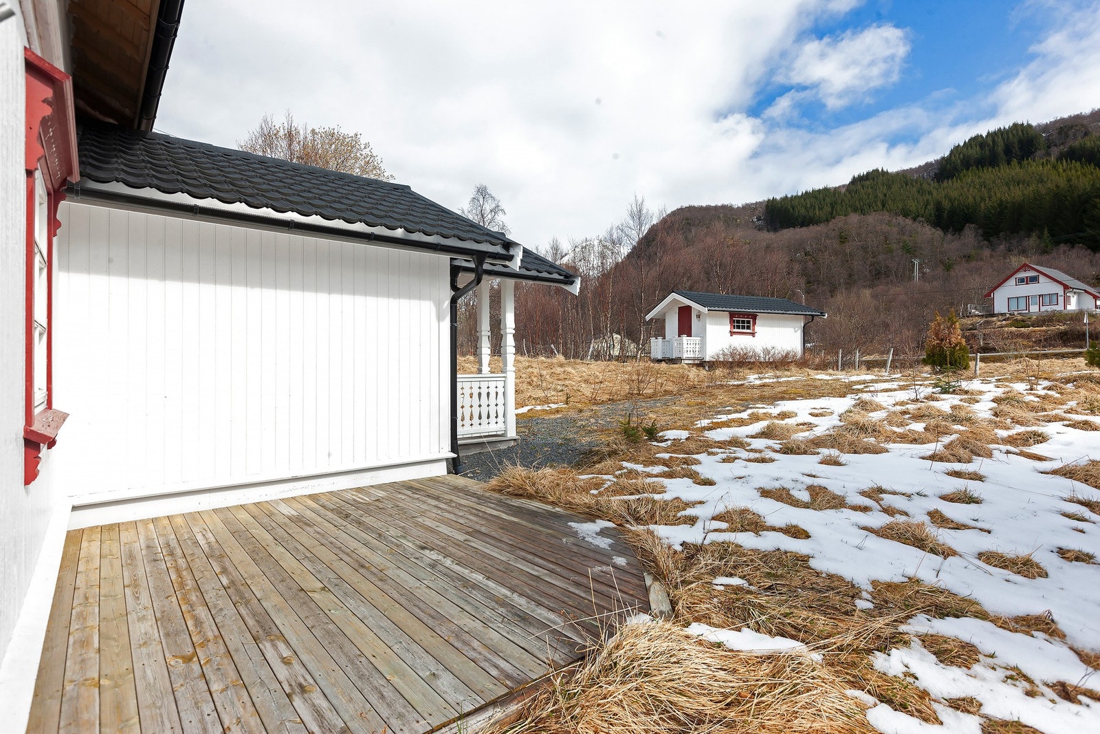 Hyggelig platting ved inngangspartiet som gir en fin og innbydende velkomst. Galleribilde