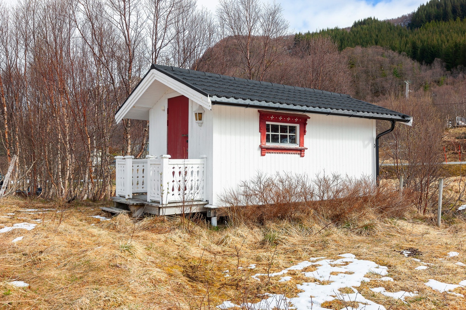Praktisk utebod på 10 m² oppført 2005. Galleribilde
