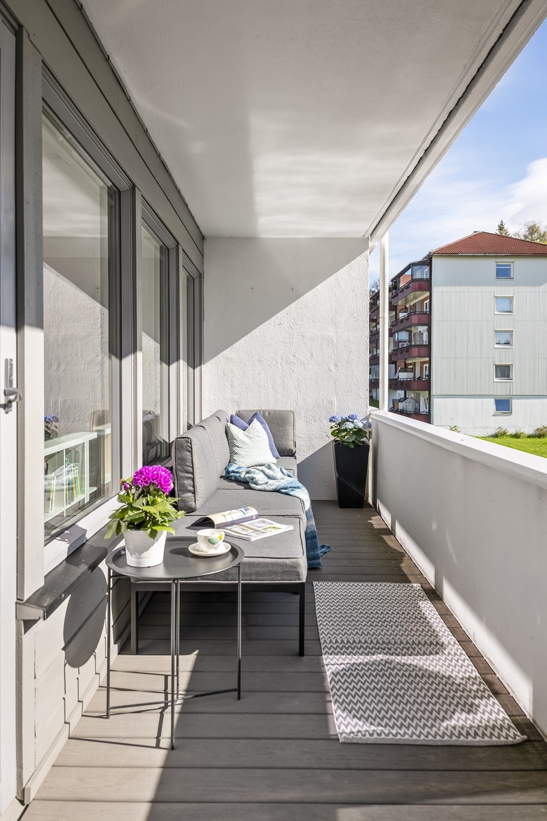 Det er god plass til sittegruppe, grill og beplantning. Galleribilde