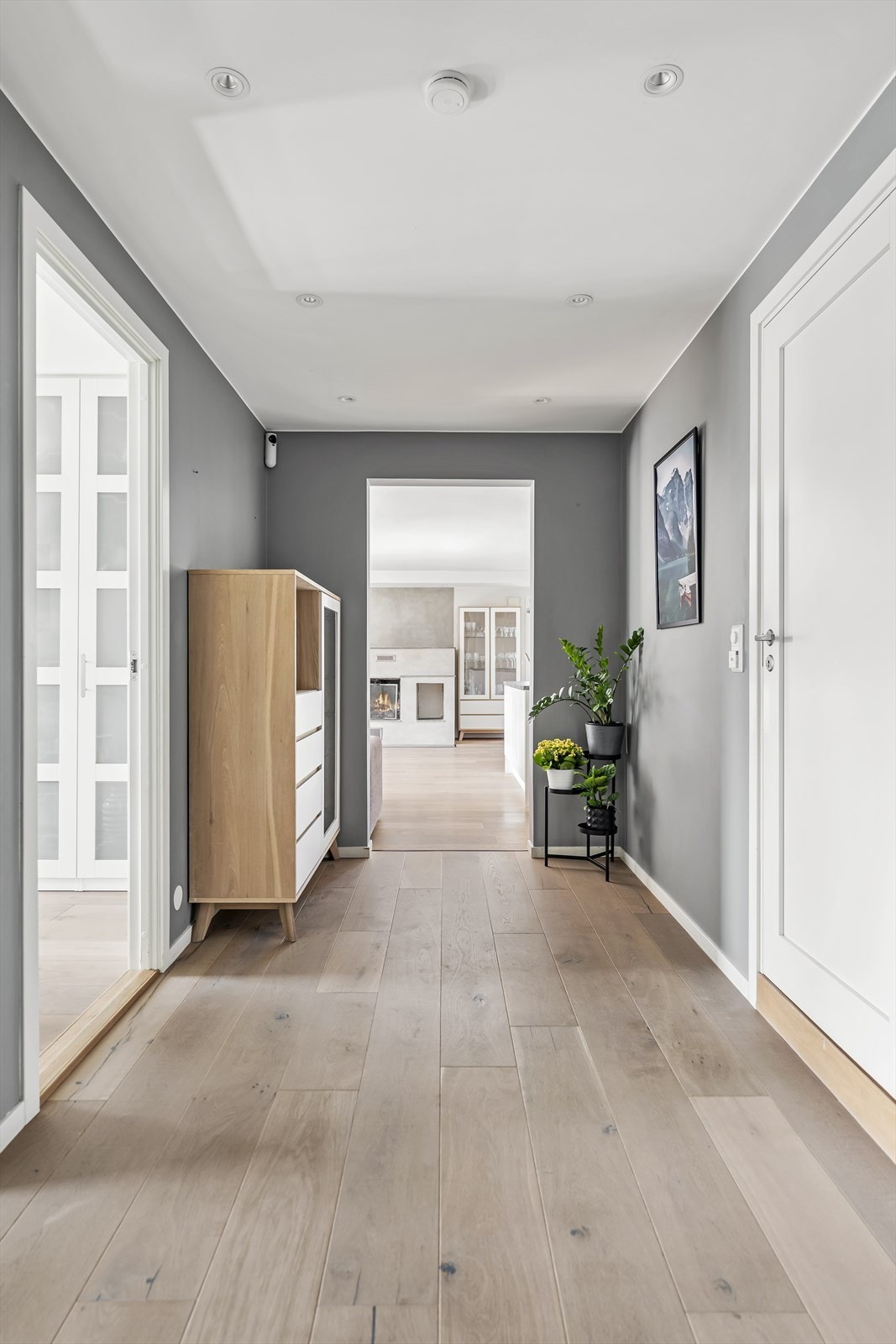 Dette er et lyst og innbydende hjem med plass til både store og små. Velkommen til visning! Galleribilde