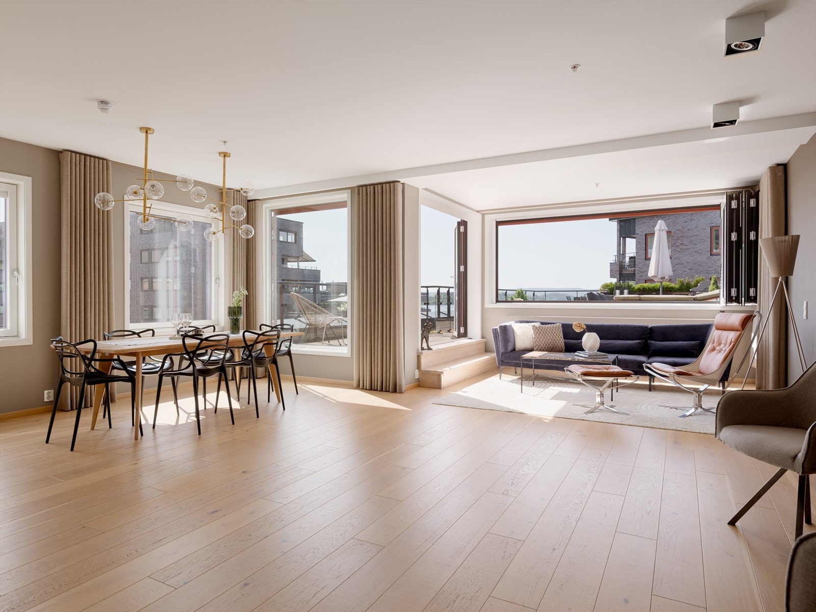Velkommen til Sørengkaia 121 - Eksklusiv 4-roms med romslig allrom og privat terrasse på 48 m². Galleribilde