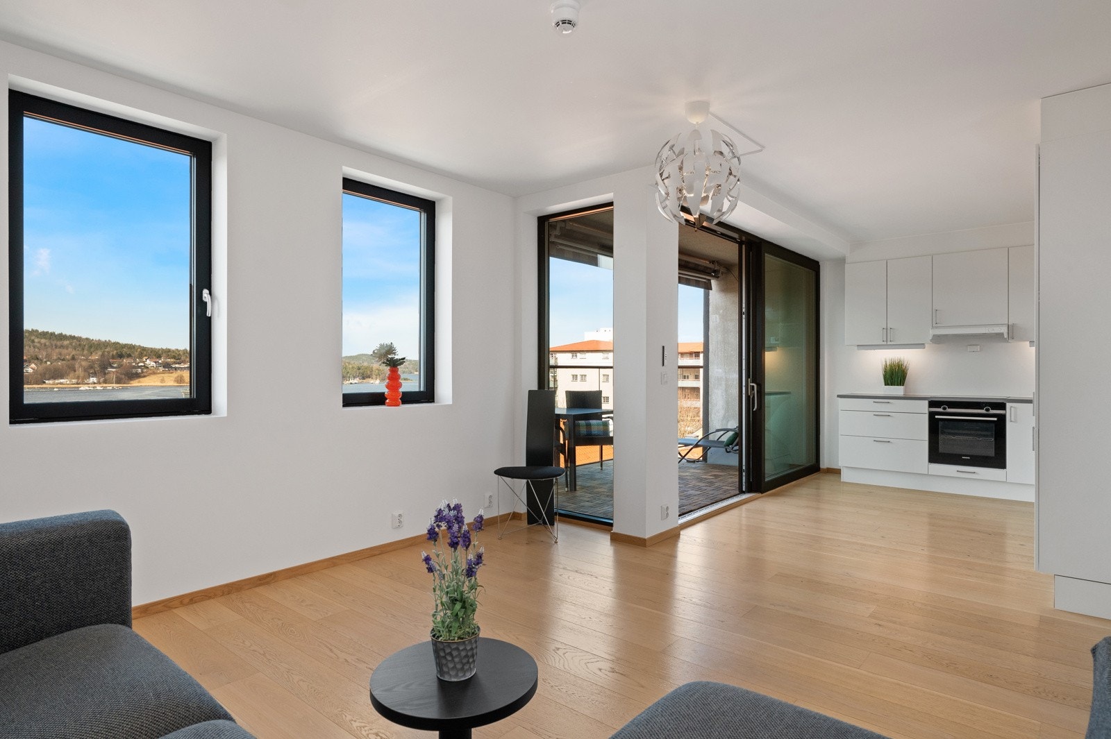 Stor & moderne 3-roms selveierleilighet i 4.etasje med fantastisk utsikt! Galleribilde
