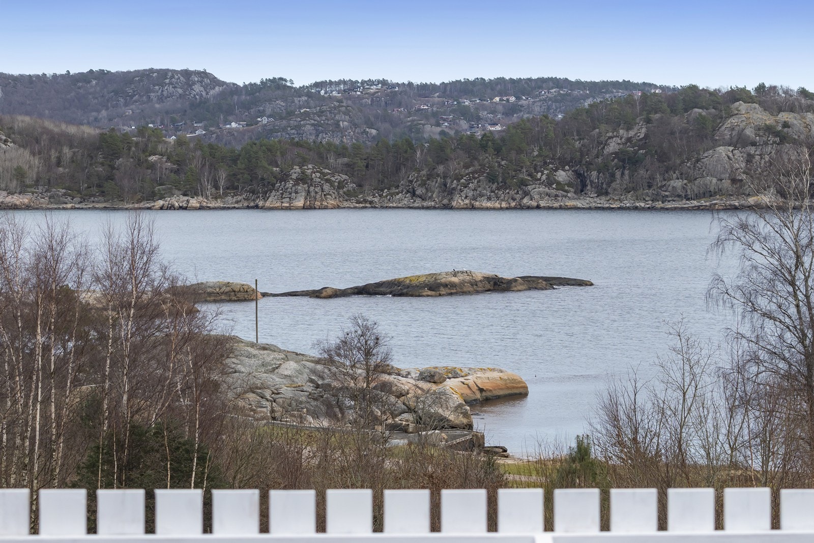 Flott utsikt mot Kråkevika og Njervefjorden Galleribilde