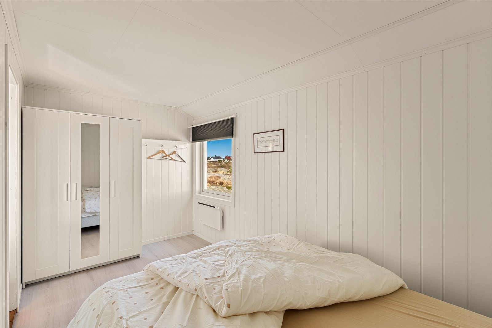 Her er det god plass til å innrede med stor seng, nattbord og annet ønsket møblement. Galleribilde