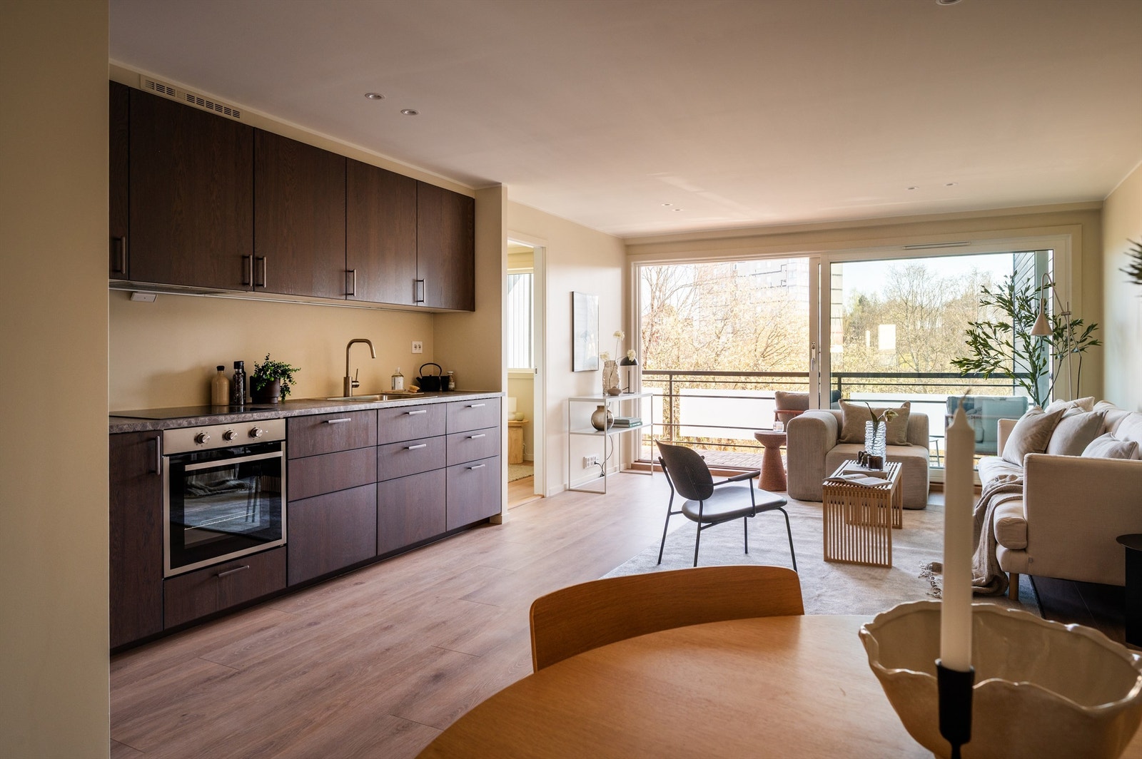 Gjennomgående nye overflater skaper et helhetlig og moderne inntrykk. Galleribilde