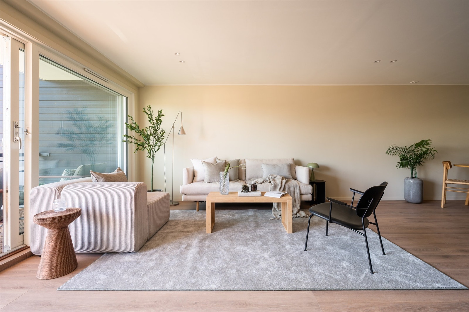 Denne boligen er perfekt for deg som ønsker å bo i en moderne og lekker 4-roms leilighet med nærhet til det aller meste av det du skulle trenge i hverdagen. Galleribilde